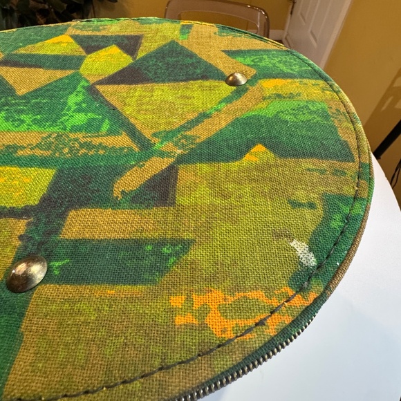 Vintage 60s Blondy wig/hat case, groovy green yellow abstract, drum shaped - Picture 13 of 13